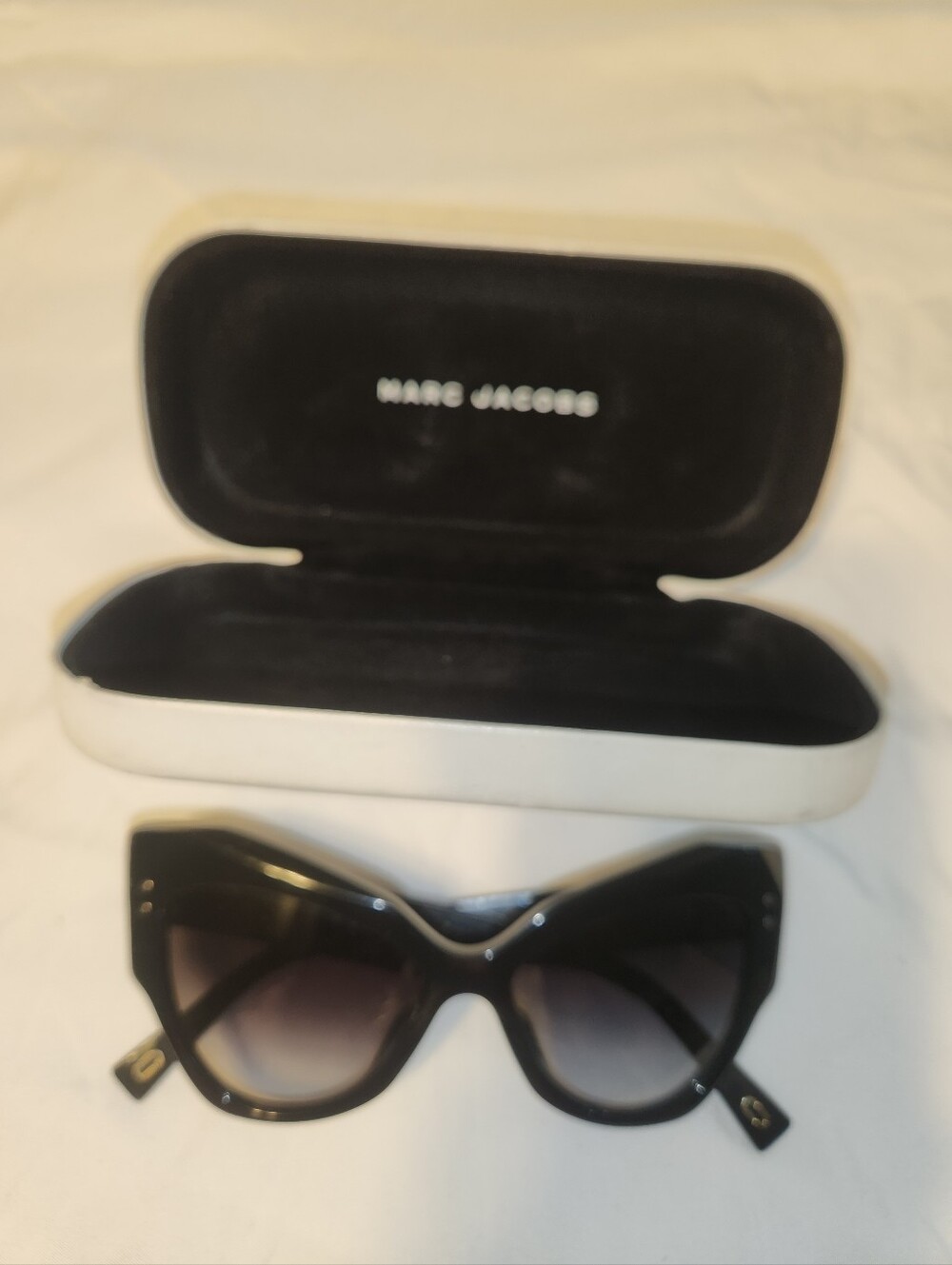 Marc Jacobs Black Cat-Eye Sunglasses with Gradient Lenses
